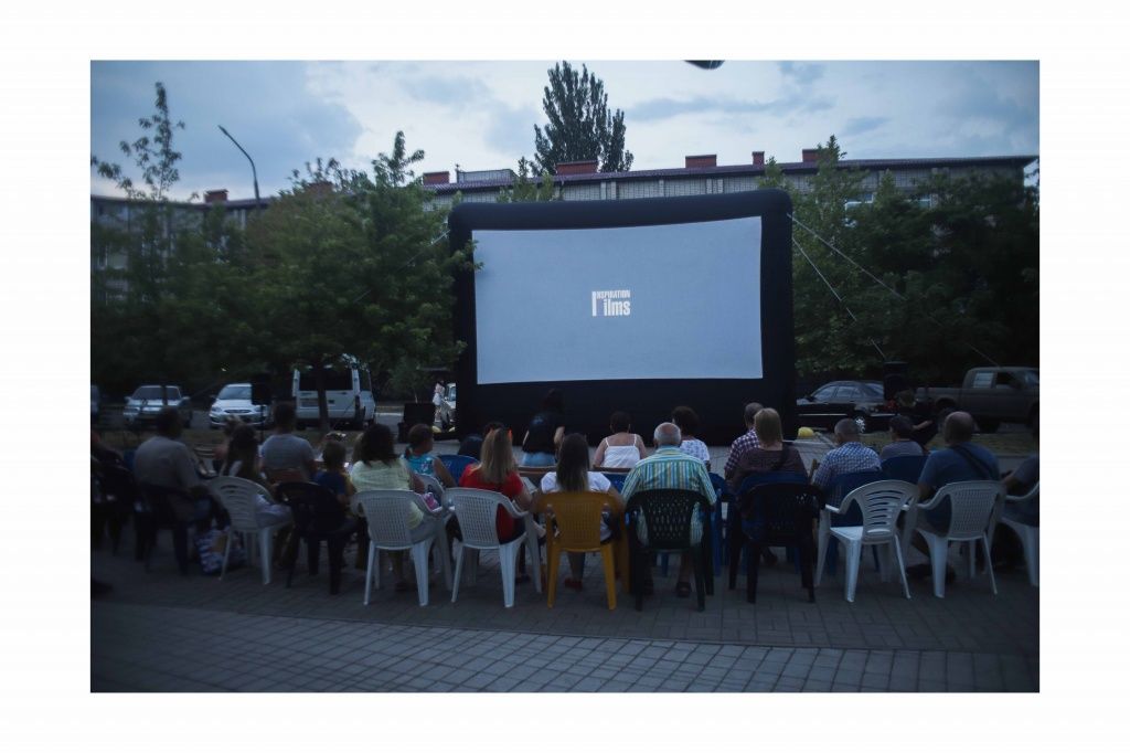 Кіно під відкритим небом — в Бердянську стартував 3-денний фестиваль документальних фільмів