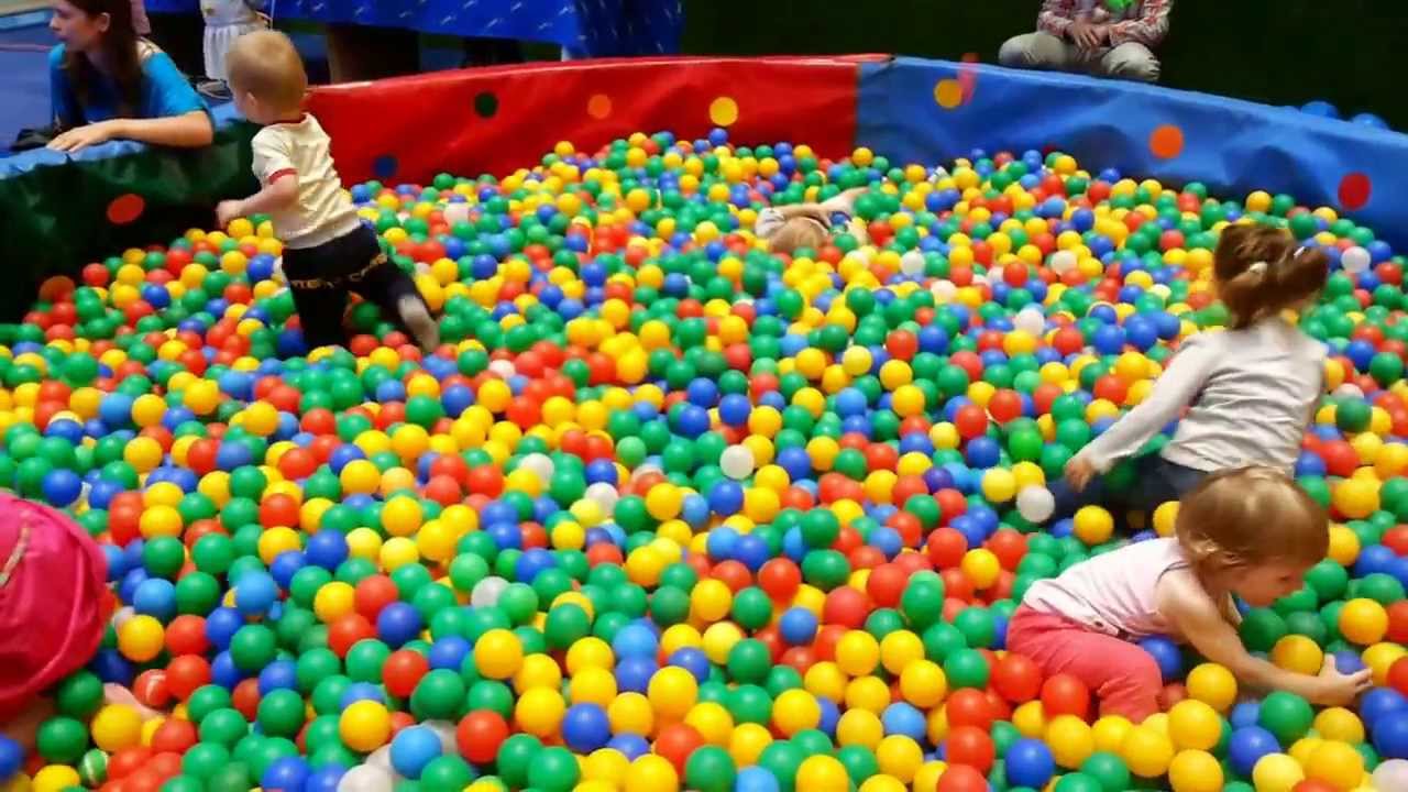 сухий басейн з кульками