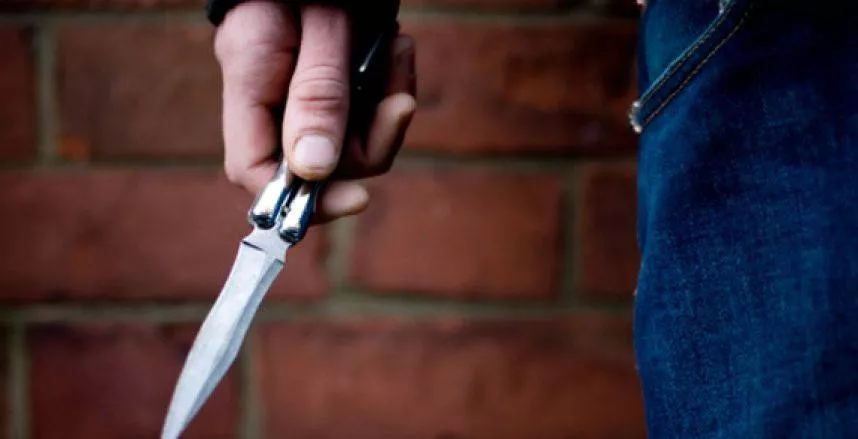 30-летний бердянец приревновал девушку к знакомому и напал на соперника с ножом 